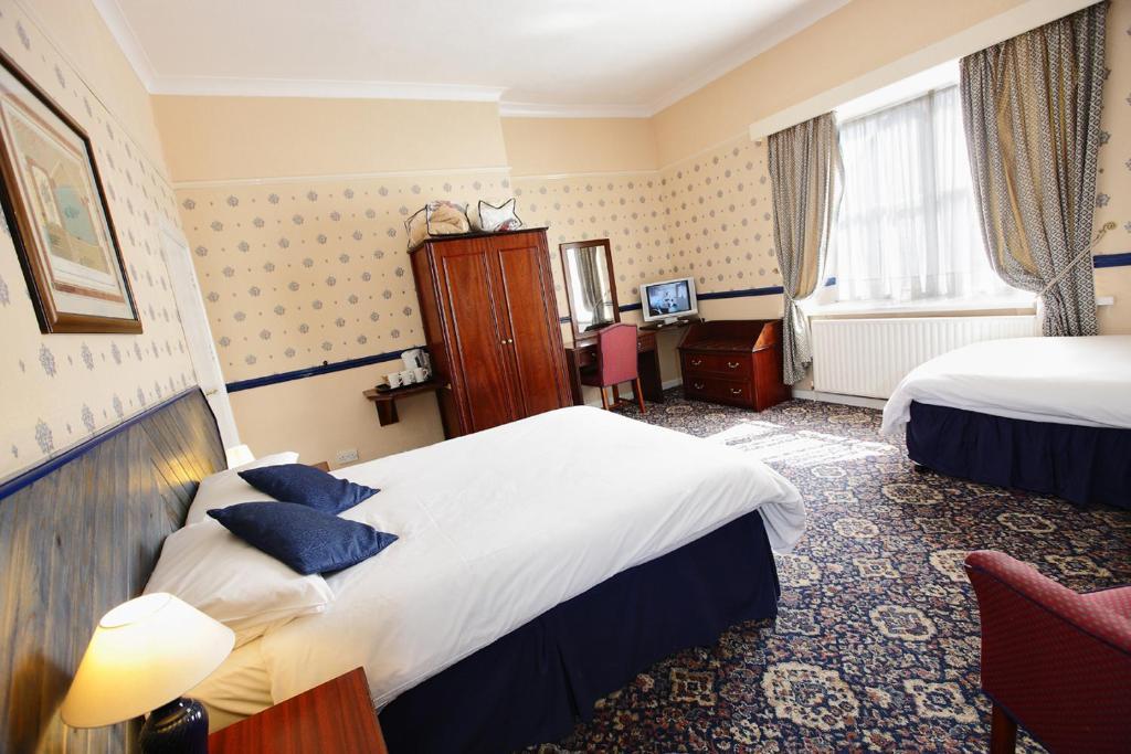 The Black Lion Royal Hotel Lampeter Zimmer foto